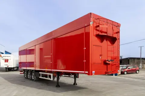 Voorraad gebruikte trailers bij Loven Trucks